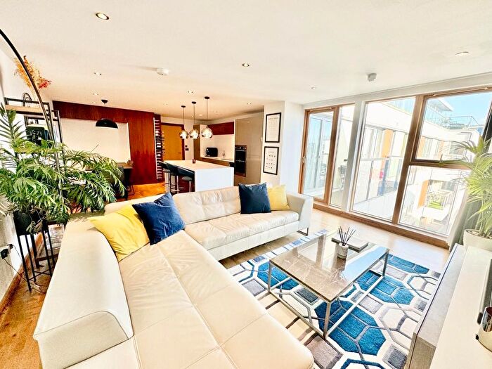 2 Bedroom Flat To Rent In Wick Lane, London, E3