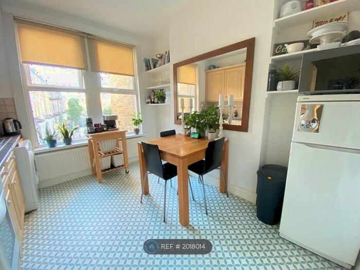 1 Bedroom Flat To Rent In Tradescant Road, London, SW8