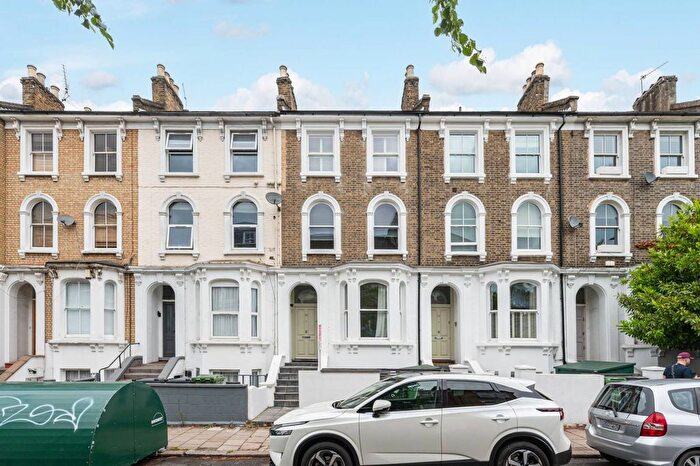 3 Bedroom Flat To Rent In Landor Road, Brixton, London, SW9
