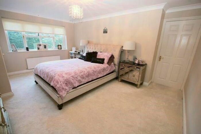 5 Bedroom Detached House To Rent In Parsonage Lane, Farnham Common, SL2