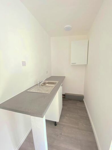 Studio To Rent In Cromwell, Hounslow, TW3