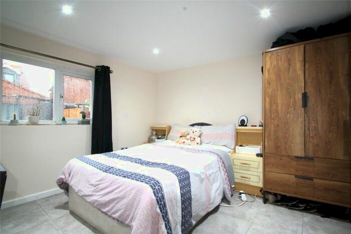 Studio To Rent In Hornsby Close, Luton LU2