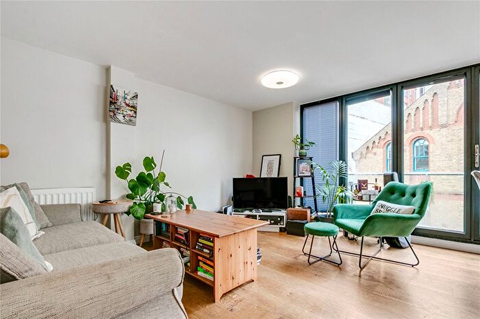 2 Bedroom Flat To Rent In Chapel Yard, Wandsworth, SW18