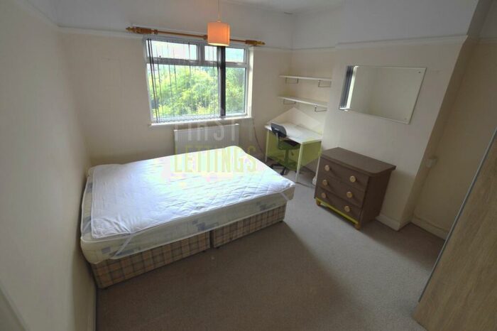 6 Bedroom Semi-Detached House To Rent In Gainsborough Road, Clarendon Park, LE2