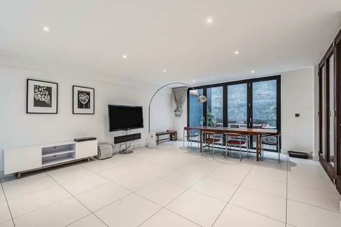 3 Bedroom Terraced House To Rent In Whittlebury Mews, London, NW1