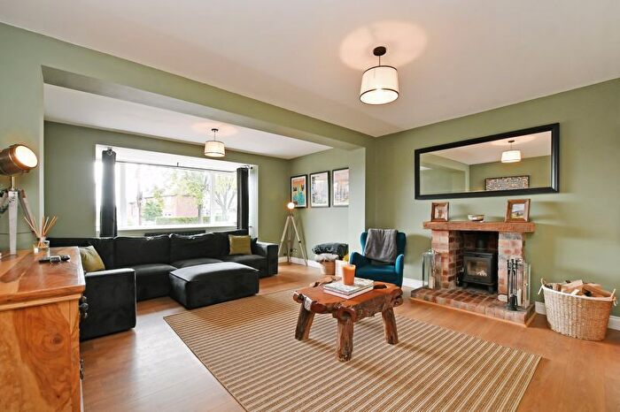 3 Bedroom Detached House For Sale In Meadow View Road, Meadowhead, Sheffield, S8