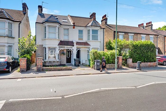 2 Bedroom Maisonette For Sale In The Brent, Dartford, Kent, DA1