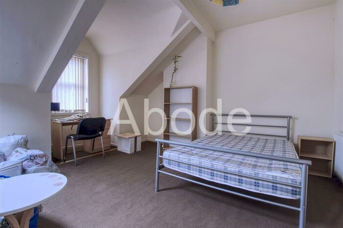 4 Bedroom House To Rent In Hessle View, Hyde Park, Leeds, LS6