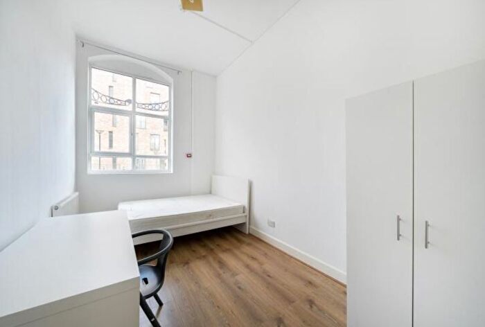 2 Bedroom Flat To Rent In Cambridge Road, West Kilburn, London, NW6