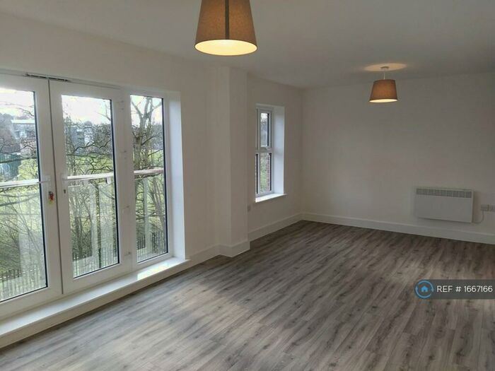 2 Bedroom Flat To Rent In Haldene Road, Macclesfield, SK11