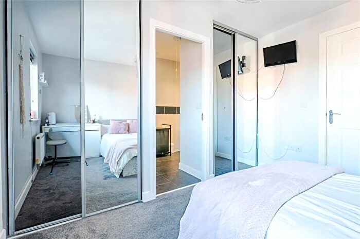 3 Bedroom End Of Terrace House For Sale In Leyland Road, Dunstable, Bedfordshire, LU6