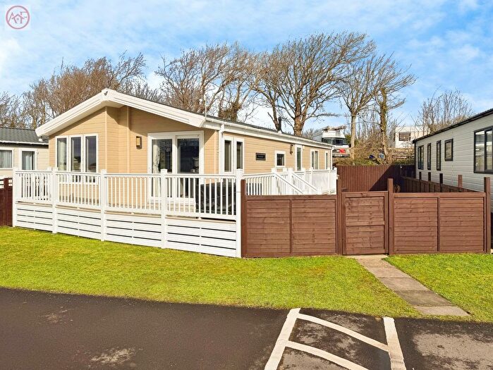2 Bedroom Chalet For Sale In Berrow Road, Burnham On Sea, TA8