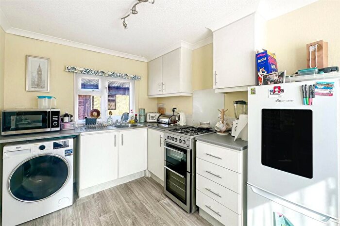2 Bedroom Mobile Home For Sale In Worthing Road, Rustington, Littlehampton, West Sussex, BN16