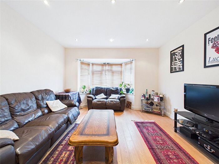 3 Bedroom Semi-Detached House For Sale In Bloomfield Road, Bristol, BS4