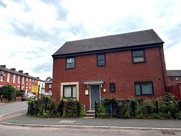 3 Bedroom Semi-Detached House For Sale In Henry Hill Close, Heywood, OL10