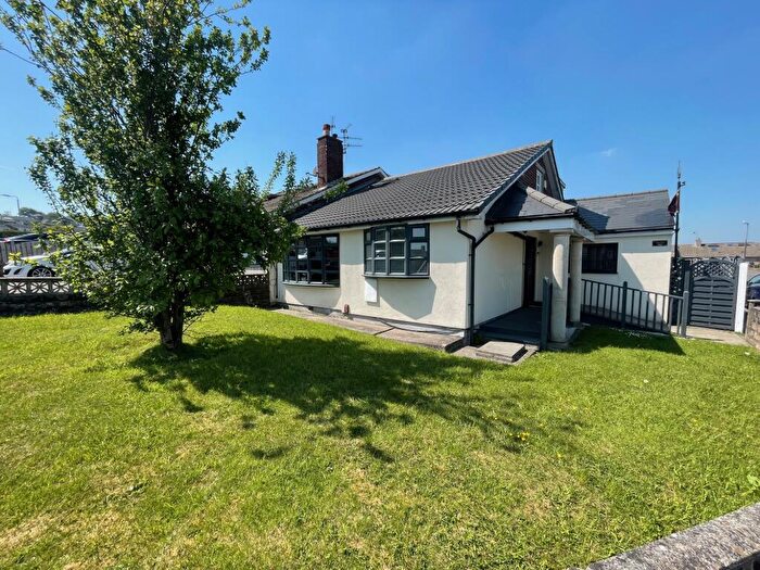 5 Bedroom Semi-Detached House To Rent In Frensham Drive, Great Horton, Bradford, BD7