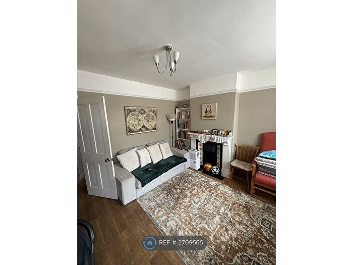 2 Bedroom Terraced House To Rent In Oxford St, Watford, WD18