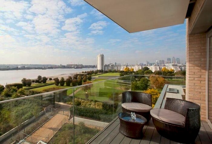2 Bedroom Flat To Rent In Agnes George Walk, Pontoon Dock, London, E16