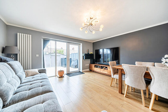 4 Bedroom Terraced House For Sale In Livingstone Road, Gillingham, ME7