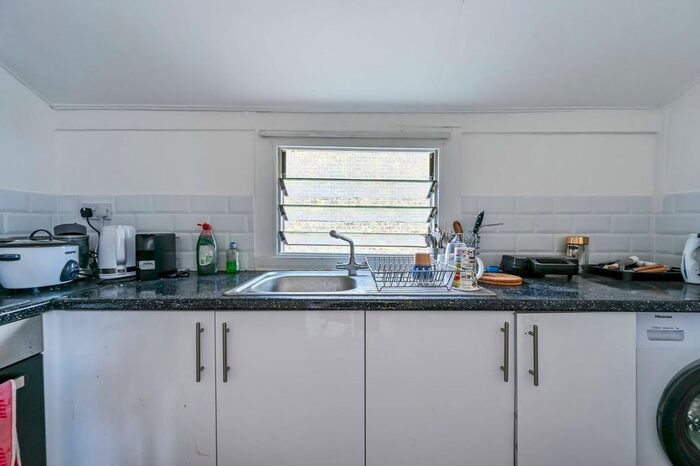 2 Bedroom Flat To Rent In Vaughan Road, Camberwell, London, SE5