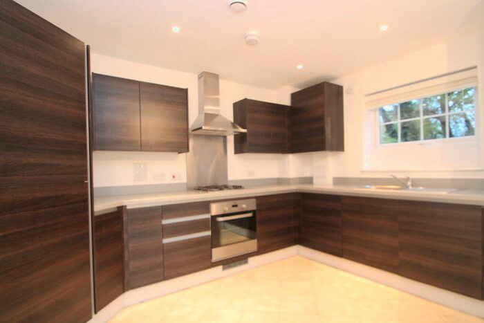 2 Bedroom Apartment To Rent In Trinity Village, Bromley, BR2