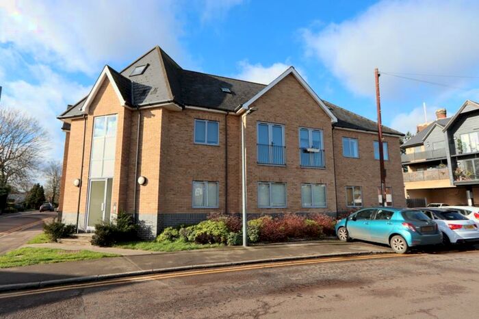 2 Bedroom Ground Flat To Rent In Hemnall Street, Epping, CM16