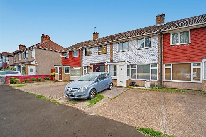 3 Bedroom Terraced House For Sale In Hanworth Road, Whitton, Hounslow, TW4