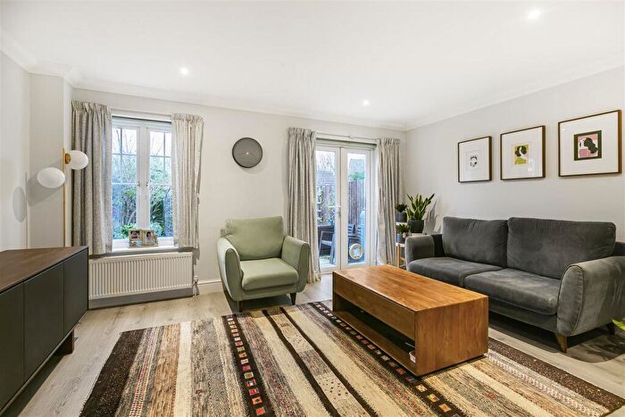 3 Bedroom End Of Terrace House For Sale In Farrier Place, Sutton, SM1
