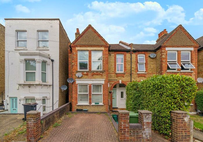 2 Bedroom Flat To Rent In Birkbeck Road, Beckenham, BR3