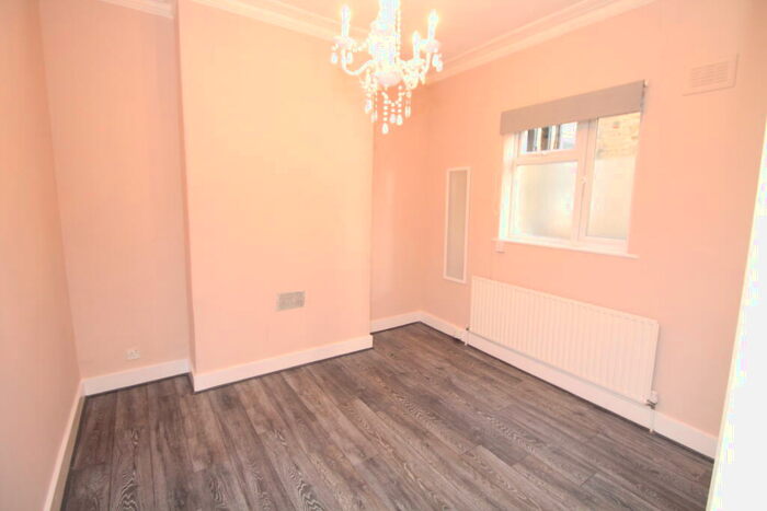 1 Bedroom Flat To Rent In Manor Road, Beckenham, BR3