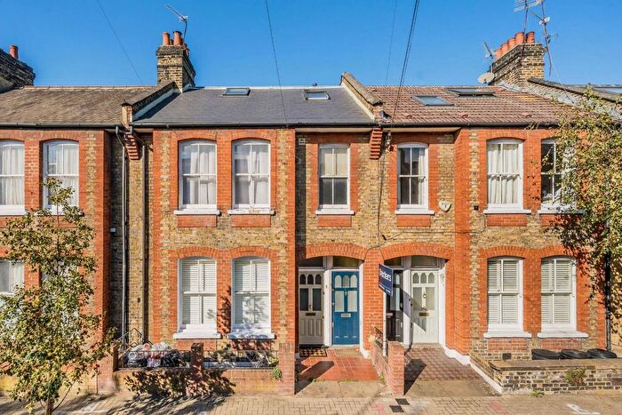 3 Bedroom Flat For Sale In Ingelow Road, Diamond Conservation Area, SW8