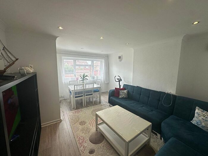 3 Bedroom Terraced House To Rent In Clifton Close, Cheshunt, EN8