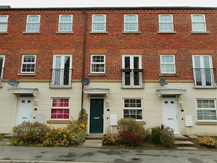 4 Bedroom Town House To Rent In Denbigh Avenue, Worksop, S81