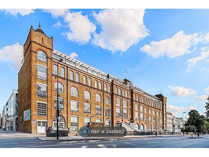 Studio To Rent In Clapham Road, London, SW9