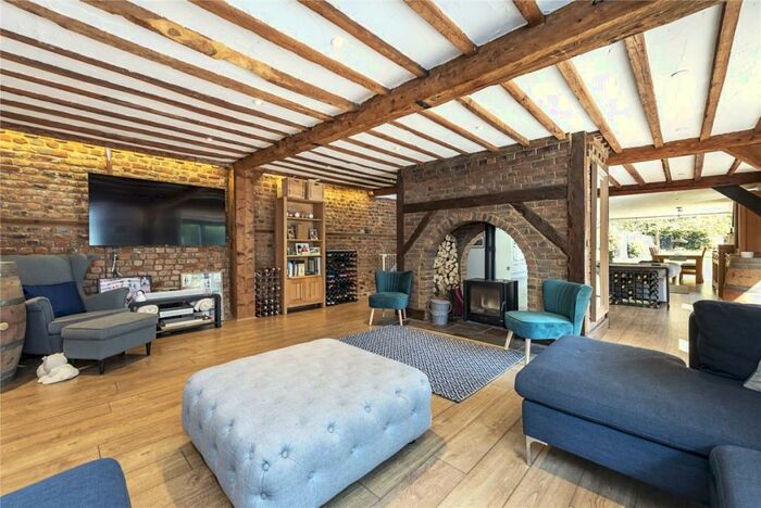 5 Bedroom Barn To Rent In Stoke Green Stoke Poges, SL2