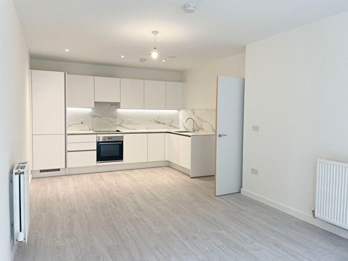 2 Bedroom Flat To Rent In Farine Avenue, London, UB3