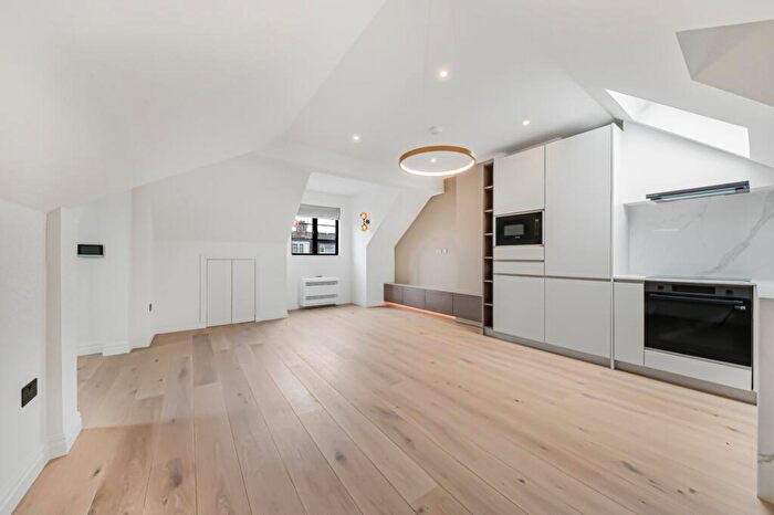 2 Bedroom Flat To Rent In Hampstead Gardens, Temple Fortune, NW11