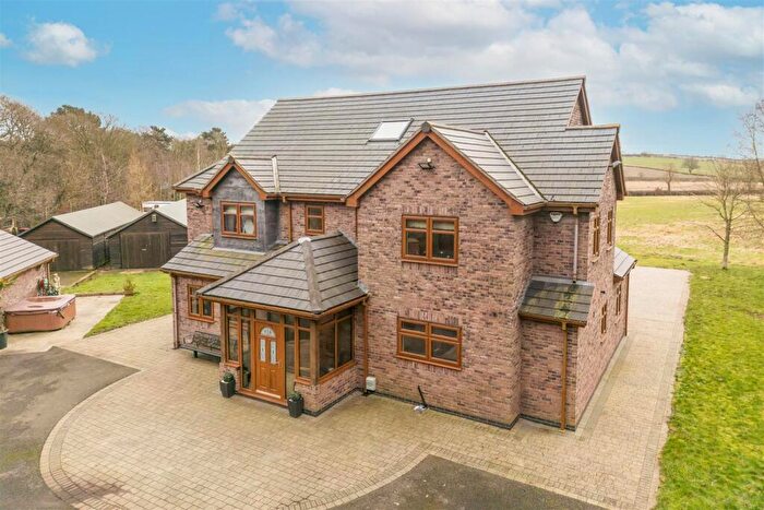 6 Bedroom Character Property For Sale In Mansfield Road, Papplewick, NG15