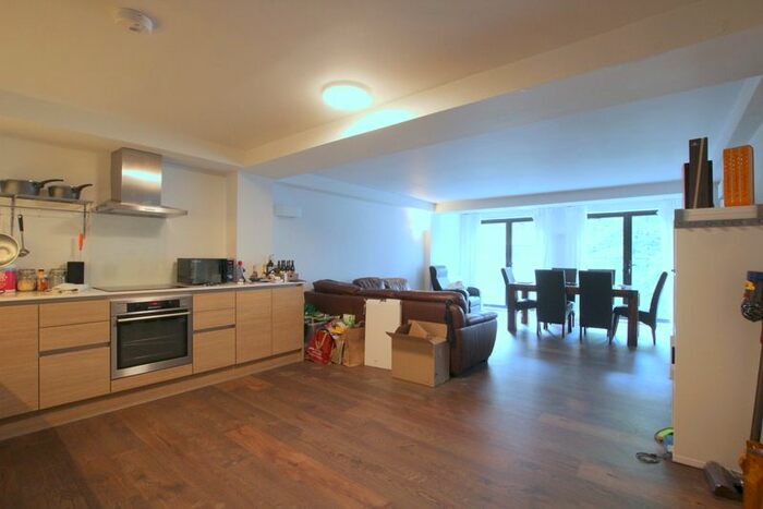 2 Bedroom Flat To Rent In Upper Richmond Road, London, SW15