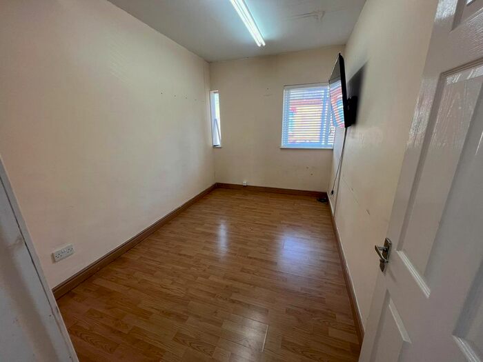 2 Bedroom Flat To Rent In Constance Road St Floor Flat, Leicester, LE5
