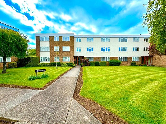 2 Bedroom Apartment For Sale In Wyatts Drive, Thorpe Bay, SS1