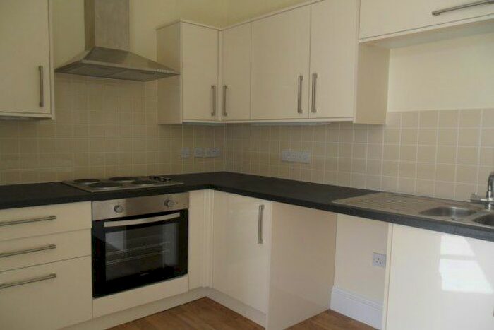2 Bedroom Flat To Rent In A The Avenue, Newton Abbot, TQ12