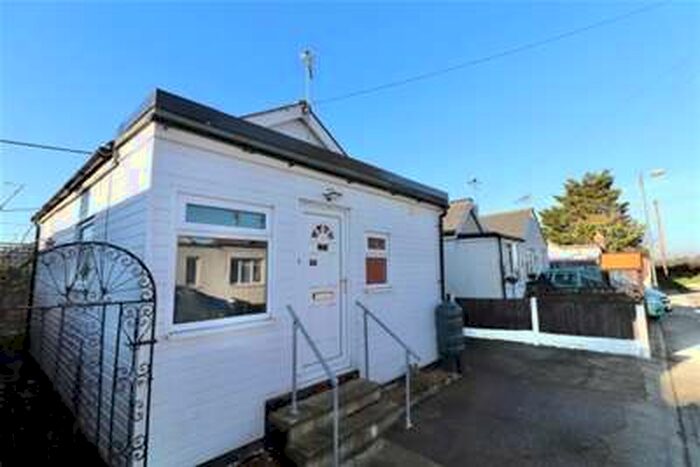 1 Bedroom Bungalow To Rent In Singer Avenue, Jaywick, Clacton-on-sea, CO15