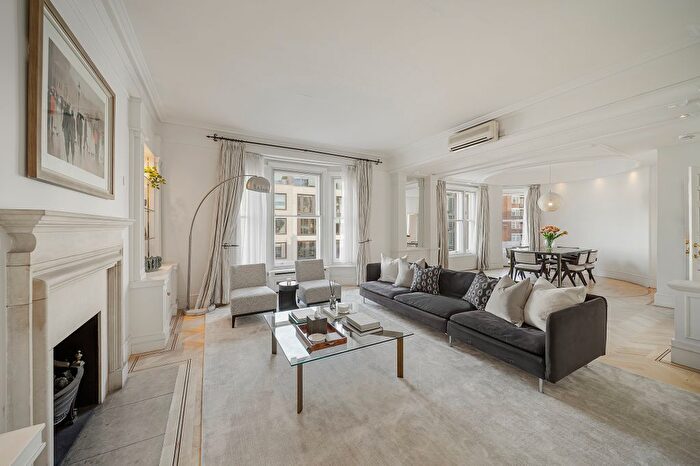 4 Bedroom Flat For Sale In Hans Road, Knightsbridge, London, SW3