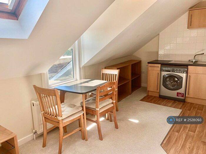 1 Bedroom Flat To Rent In Seamoor Road, Bournemouth, BH4