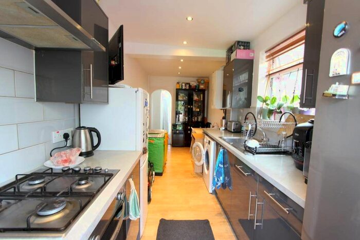 3 Bedroom Semi-Detached House To Rent In Monks Avenue, New Barnet, Barnet, EN5