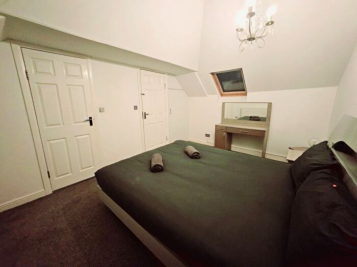 5 Bedroom Semi-Detached House For Sale In Meadow Drive, London, NW4