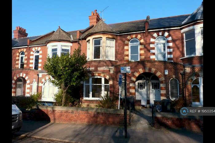 2 Bedroom Maisonette To Rent In Emmanuel Road, Balham, SW12