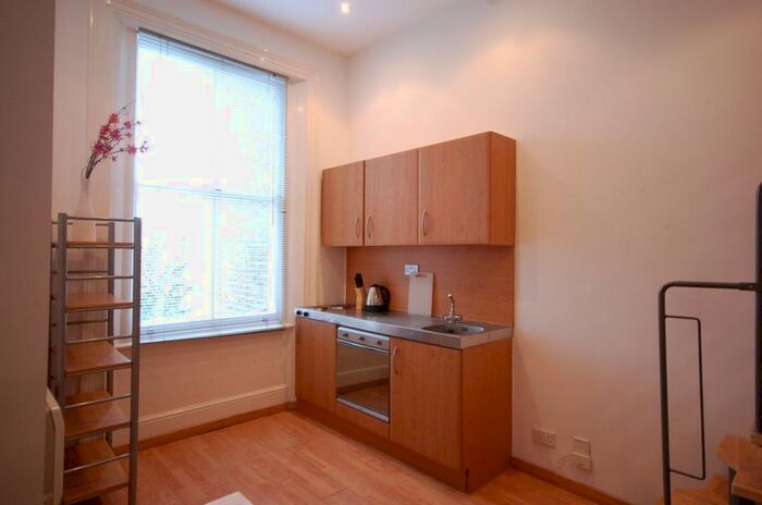 Studio To Rent In Linden Gardens, Notting Hill / Bayswater W2