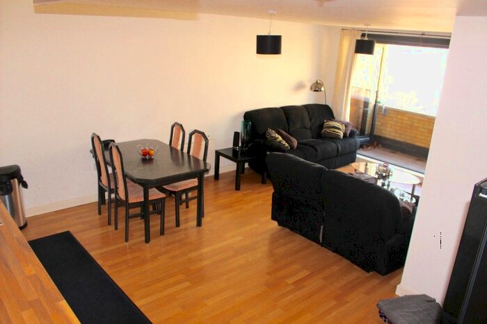3 Bedroom Flat To Rent In Fawe Street, London, E14